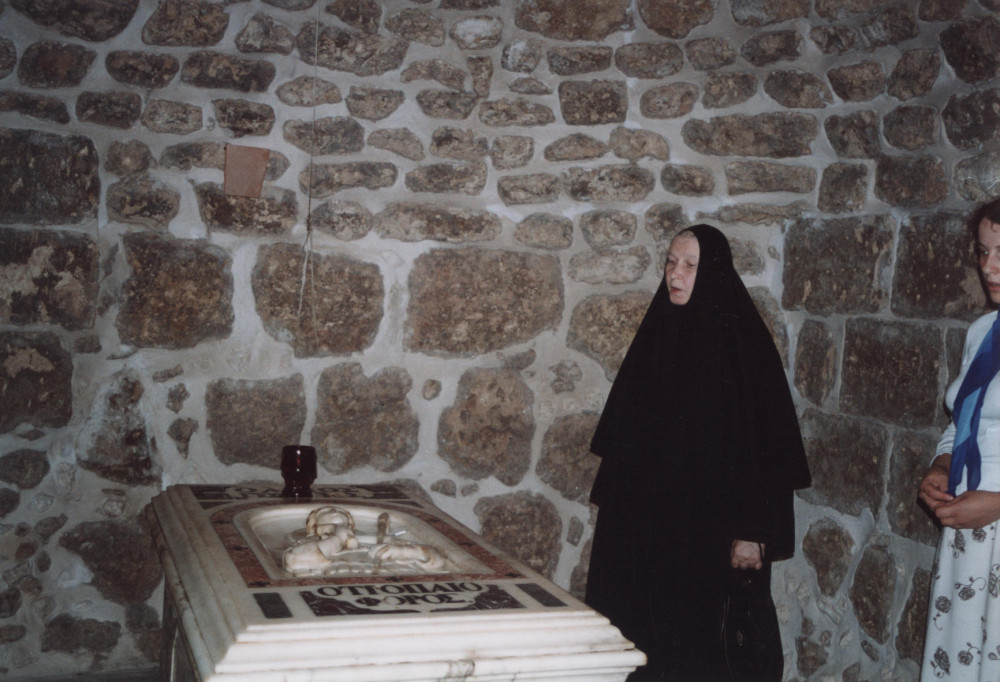 Η γερόντισσα Γεωργία στο Λοντ, κοντά στα λείψανα του πολιούχου της πόλης, Αγίου Μεγαλομάρτυρα Γεωργίου του Τροπαιοφόρου