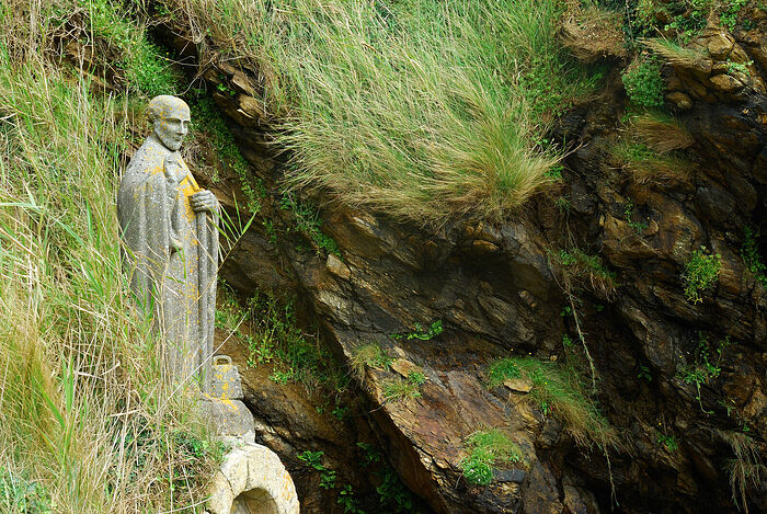 Статуя св. Гильды в Сен-Жильдас-де-Рюи, Бретань