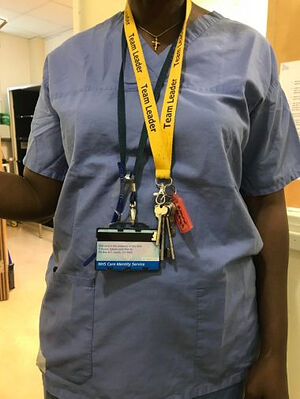 В Лондоне медсестра, которую уволили за ношение креста на рабочем месте, выиграла дело о дискриминации