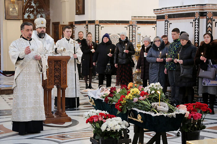 Горловка: Митрополит Митрофан совершил отпевание убиенной Елены в Богоявленском кафедральном соборе