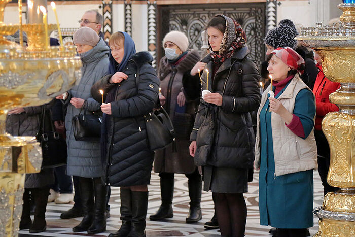 Горловка: Митрополит Митрофан совершил отпевание убиенной Елены в Богоявленском кафедральном соборе
