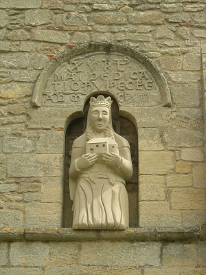 Каменная статуя прп. Кинебурги над священнической дверью церкви Кастора, Кембриджшир (любезно предоставила Dr. Avril Lumley-Prior)