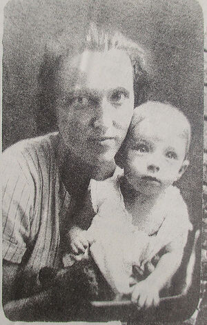 Мария Вешнева с дочерью, 1925 год