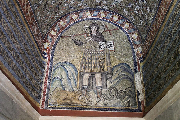 Мозаика «Христос-триумфатор» в капелле Архиепископа в Равенне