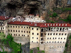 Turkey’s Panagia Sumela Monastery fully reopens, receives 5,000 visitors in two days
