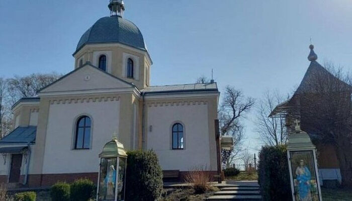 Отобранный у общины УПЦ Успенский храм в с. Речичаны