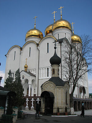 Η ταφική κρύπτη του Ζωσιμά και ο καθεδρικός ναός της Κοίμησης της Θεοτόκου στο Νικολσκόγιε. Πάσχα 2009