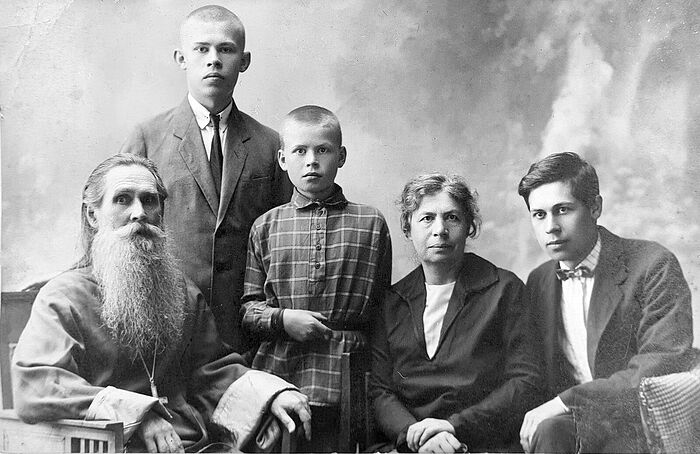 Профессор протоиерей Николай Боголюбов, Ольга Николаевна и их дети: Николай, Алексей и Михаил