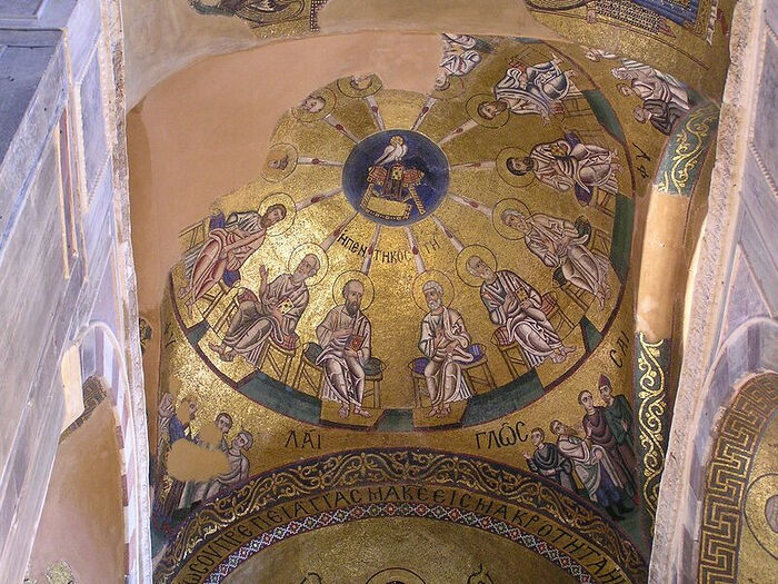 Сошествие Духа Святого на Апостолов. Мозаика купола в монастыре Осиос Лукас в Фокиде. XI век