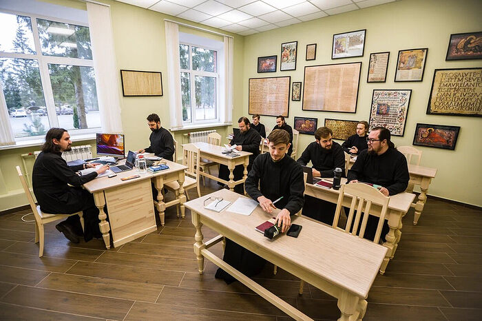 Семинария при древнем Псково-Печерском монастыре объявляет набор студентов на новый 2022/2023 учебный год