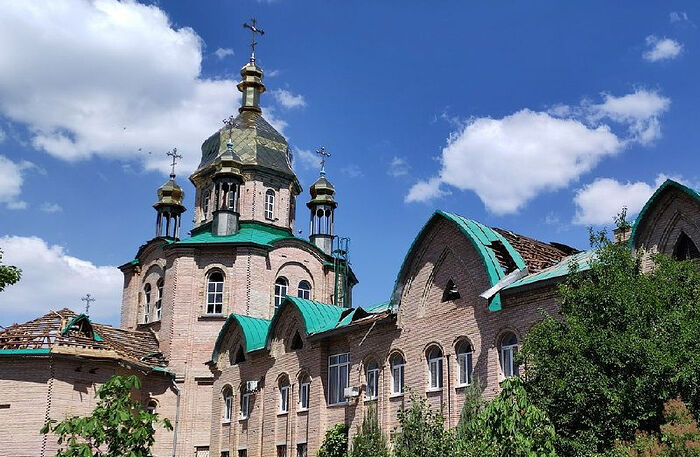 На Донбассе три храма и монастырь повреждены при обстрелах