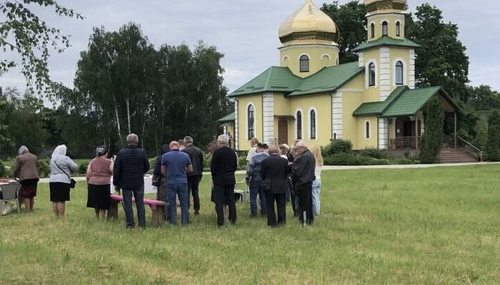 In the village of Petropavlovsk, Borispol district, supporters of the “OCU” came to the priest of the UOC with weapons
