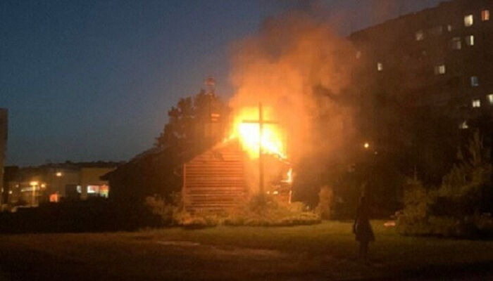 Opponents of the UOC set fire to the Vladimir Church in Lviv