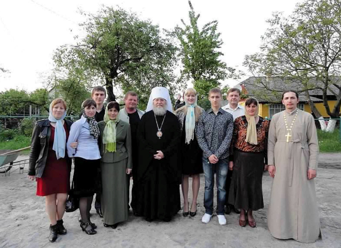 With parishioners. Obenizhy