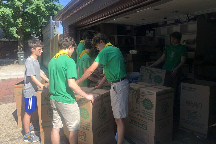 Православные приходы в Вашингтоне совместно отправляют контейнеры с помощью для пострадавших