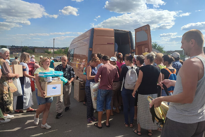 Передача продуктовой помощи пострадавшим мирным жителям Запорожской области от Симферопольской епархии