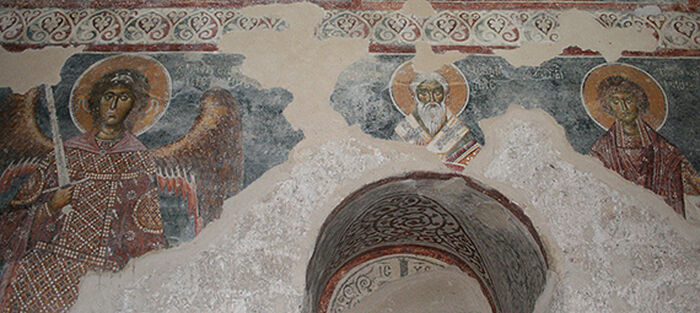 Ο Άγιος Μεγαλομάρτυς Παντελεήμων στα δεξιά. Τοιχογραφία 13ου αιώνα. Σερβία, Νόβι-Πάζαρ, Ιερά Μονή Σοποτσάνι, παρεκκλήσι του Αγίου πρωτομάρτυρα Στεφάνου, νότιος τοίχος.