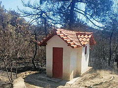Small church untouched by devastating fires in northeastern Greece (+VIDEO)