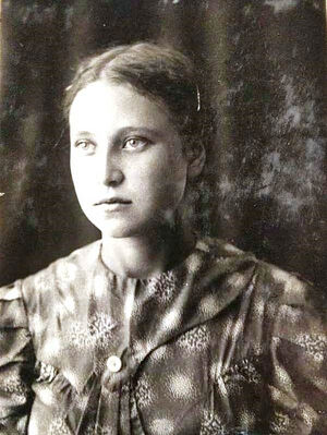 Младшая дочь отца Василия – Анна (примерно 1937 г.). На момент ареста и ссылки матушки Раисы Анне было всего 11 лет