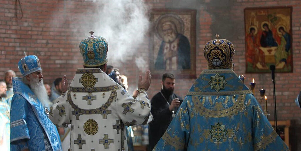 Mariupol: 5 hierarchs, hundreds of clerics celebrate Liturgy in church that survived fighting (+VIDEO)