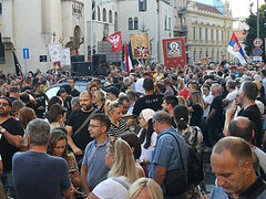Thousands of Serbs take to streets to protest LGBT parade (+VIDEO)