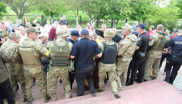 Η κατάληψη του ναού της ΟΟΕ στην κωμόπολη Ιβάνκοβο. Φωτογραφία: λογαριασμός facebook της Alena Pavlenko
