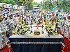 20,000+ pilgrims flock to Romanian Nicula Monastery for Dormition feast