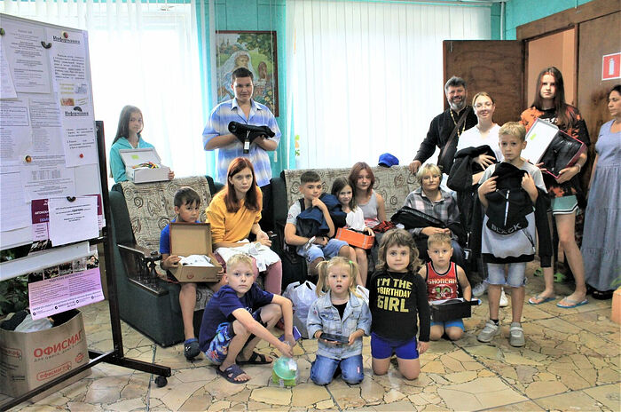 Отдел по церковной благотворительности и социальному служению Балаковской епархии оказал адресную помощь детям-беженцам школьного возраста