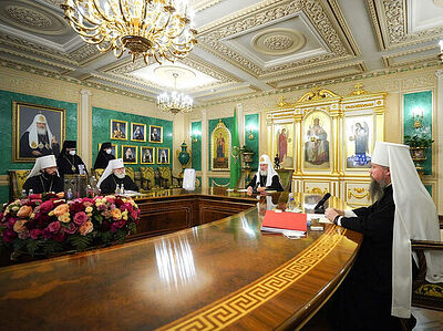 В Москве проходит очередное заседание Священного Синода Русской Православной Церкви