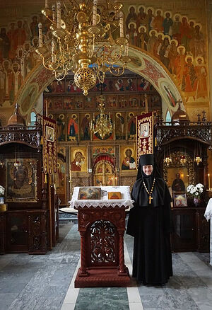Η ηγουμένη Ξένια (Οσεπκόβα) στον μοναστηριακό ναό Πάντων των Αγίων