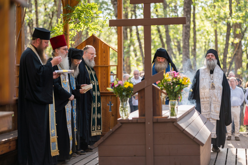 Bishop Gerasim and Metropolitan Nikoloz serving at Fr. Seraphim's grave, together with Abbot Damascene and Hieromonk Paisius of St. Herman's and clerical guests