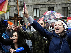 Serbian gov’t allows EuroPride LGBT march, protestors clash with police