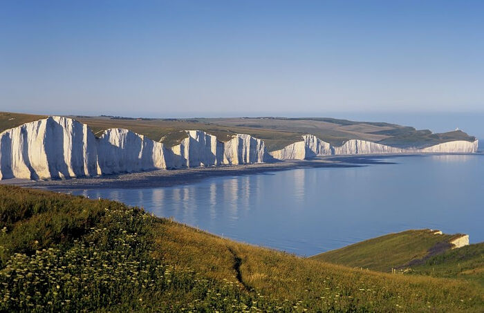 Знаменитые белые скалы южного побережья Англии (источник - Getyourguide.ru)