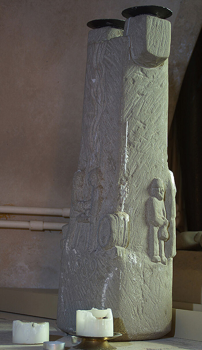'Камень Св. Феклы' в крипте бывшей монастырской церкви Уимборн-Минстер, Дорсет (любезно предоставил - Гордон Эдгар)
