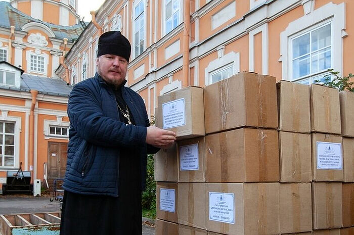 Александро-Невская лавра поддержала гуманитарный проект «Книги Донбассу»