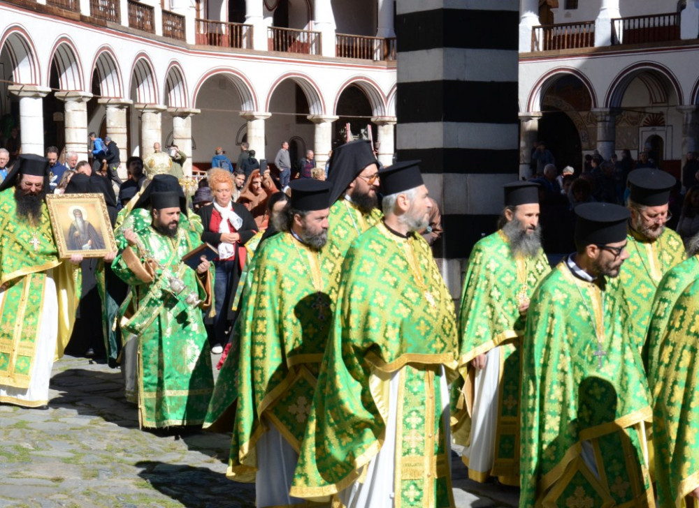 Μοναστήρι της Ρίλα. Περιφορά του Σταυρού μετά τη Λειτουργία, στη γιορτή του σεβ. Ιωάννη της Ρίλα. 19.10.2022