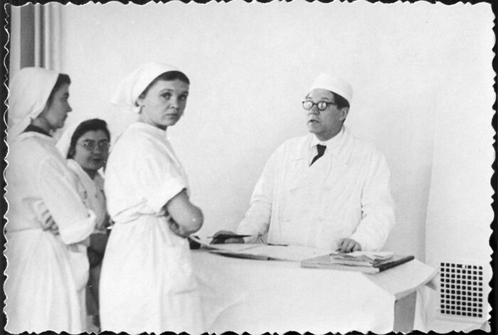 Η εργασιακή καθημερινότητα του Γεωργίου Σινιακόβ σε νοσοκομείο. Φωτογραφία: Μουσείο Ιστορίας της Ιατρικής στην πόλη Τσελιάμπινσκ.