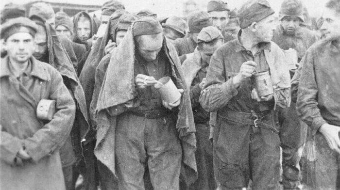 Οι αιχμάλωτοι στο στρατόπεδο συγκέντρωσης Σταλάγκ III-A. Φωτογραφία: https://polzam.ru/