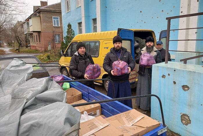 Социальный отдел Северодонецкой епархии передал гуманитарную помощь пострадавшим мирным жителям