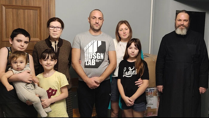 Представители Новосибирской епархии посетили пункты временного размещения переселенцев из Донбасса