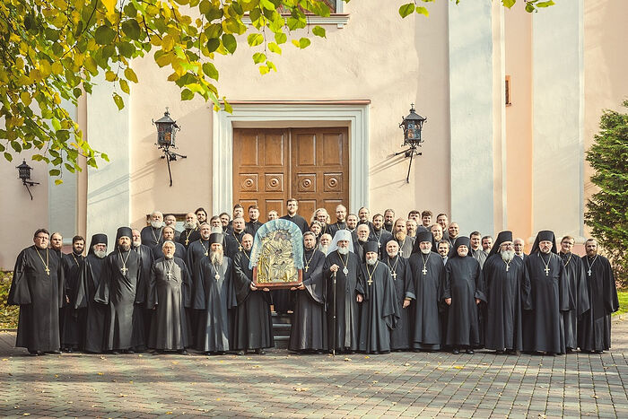 ​Clergy of the Lithuanian Church with the miraculous Surdegis Icon of the Mother of God. Photo: orthodoxy.lt