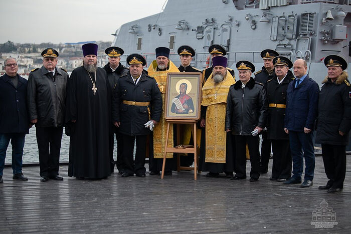 В Севастополе совершили обход кораблей с иконой святого праведного воина Феодора Ушакова