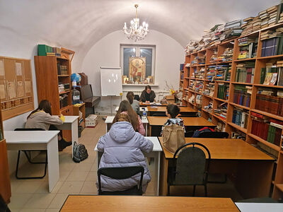 В Воронежской епархии дети беженцев ежедневно бесплатно занимаются с репетиторами-добровольцами. Информационная сводка о помощи беженцам (от 2 декабря 2022 года)