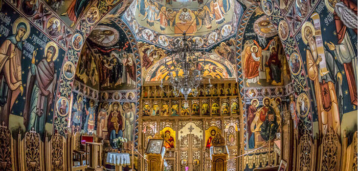 Церковь в Эшельнице, Румыния. Фото: Иоан Флорин Цнеевичи / Shutterstock