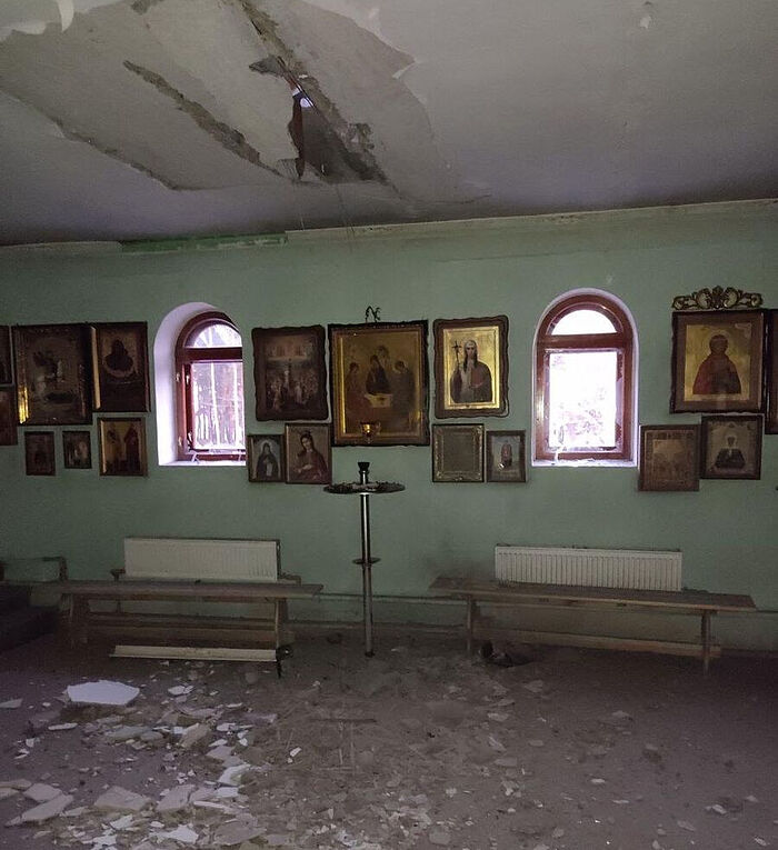 Осколками снарядов выбиты окна в монастыре Кременной