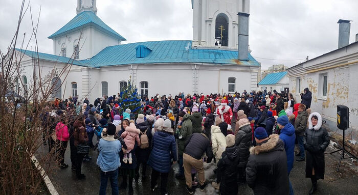 В новогоднем празднике в штабе помощи беженцам в Воронеже приняли участие более 300 человек
