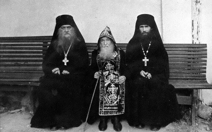Архимандрит Феодорит (Воробьев), схимонах Мефодий и архимандрит Кирилл (Павлов)