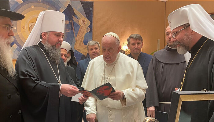Ο κ.Ντουμένκο, ο Πάπας Ρώμης και ο κ.Σεβτσούκ. Φωτογραφία: pomisna.info