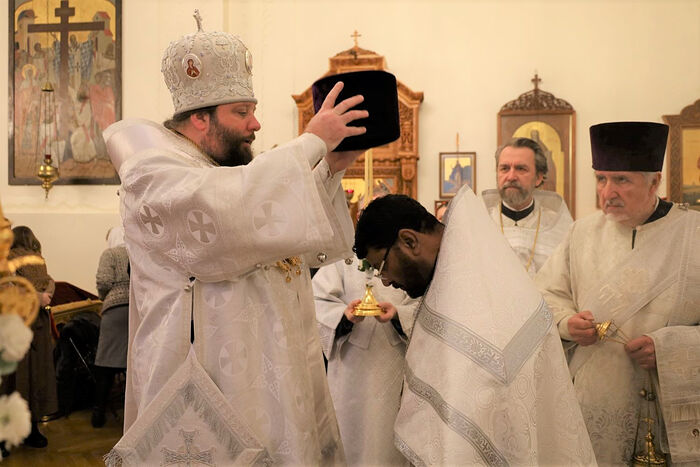 Fr. Joseph being awarded the kamilavka by Met. Nicholas. Photo: eadiocese.org