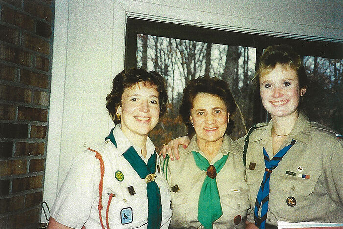 Лидия Герич с коллегами-скаутами, 1984 г. 
